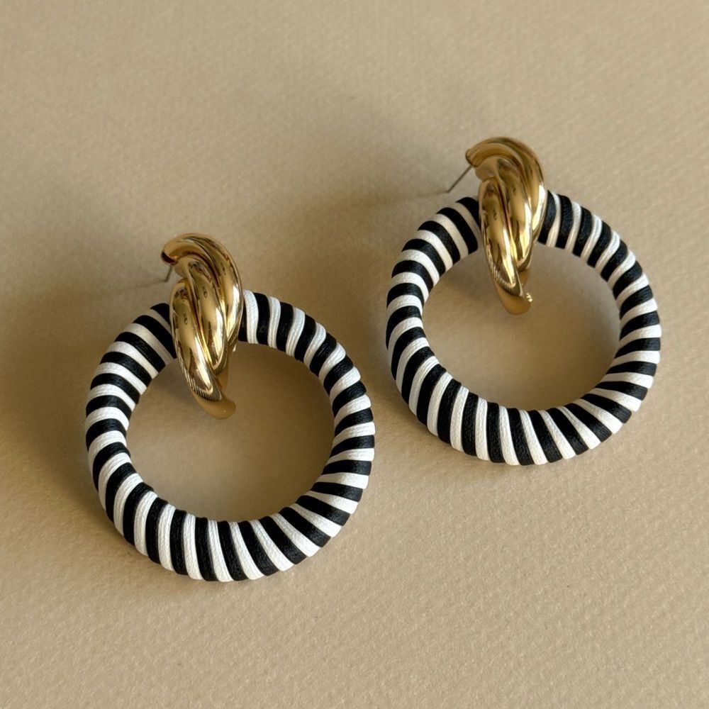Striped Hoop Earrings N1631 - Picture 2 of 3